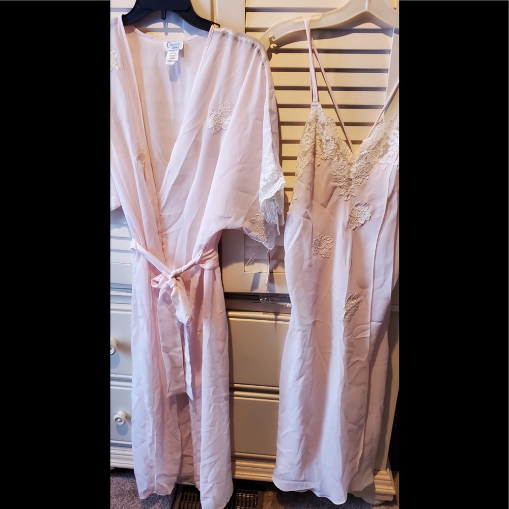 Cinema Etoile soft pink  Gown Robe Set Size M USA